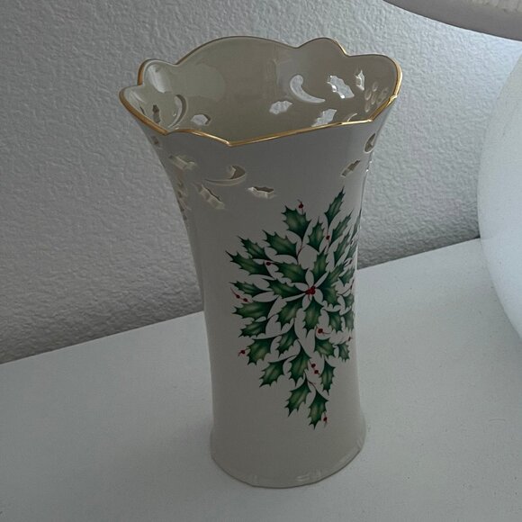 DONATING IF NOT PURCHASED BY 12.1.25 -- 9" Lenox Holiday Medium Vase - Picture 5 of 16